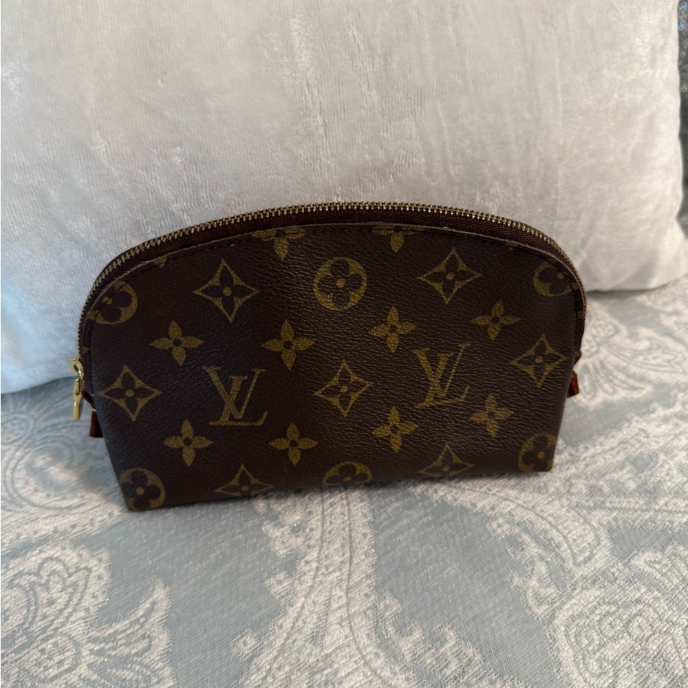 Louis Vuitton Monogram Cosmetic Bag / Pouch - Picture 2 of 10